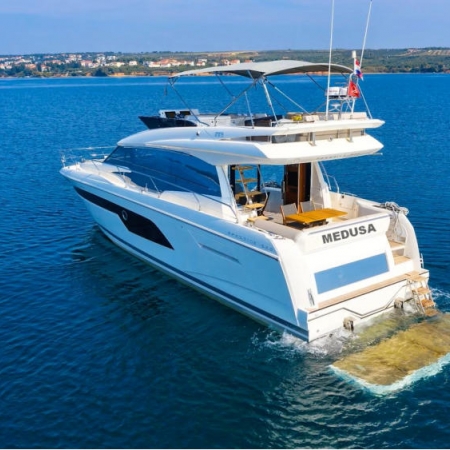 Prestige 520 Fly-denmar-yachting.com